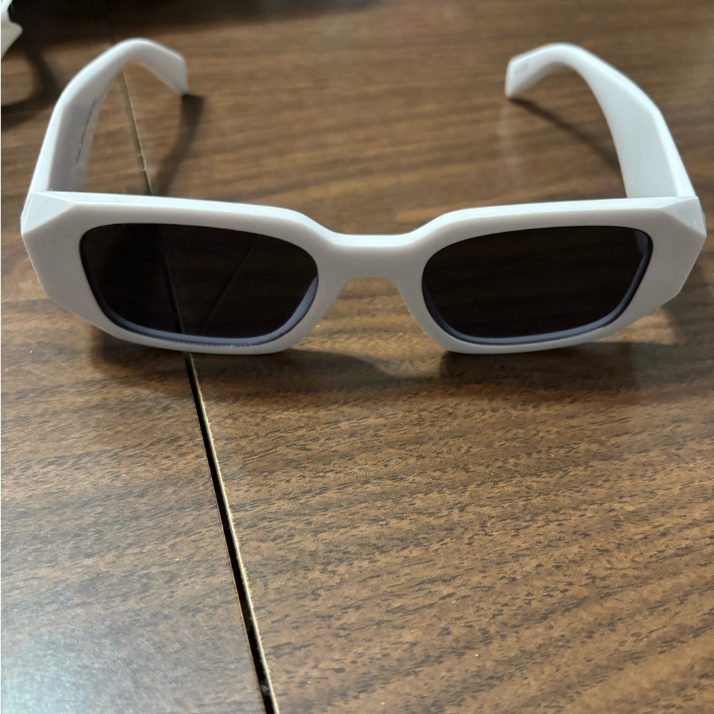 White subglasses Glasses - Kits. Brand new